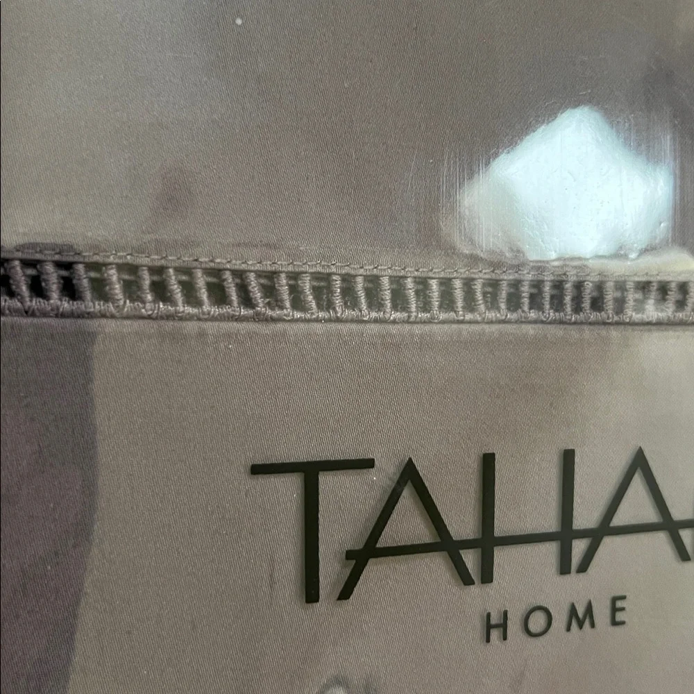 Tahari Home 100% cotton King Pillow Cases 400 thread count, New in packaging - Picture 12 of 15